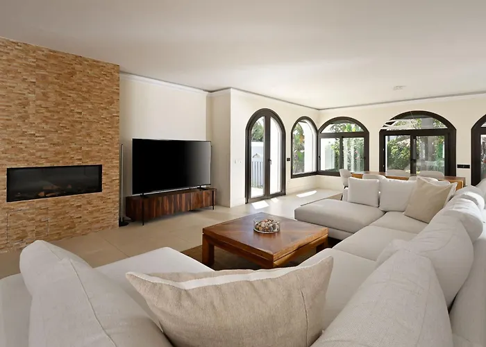 Villa Lioness Exclusive With Pool And Sauna *