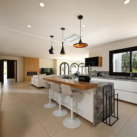 Lioness Exclusive With Pool And Sauna Вілла