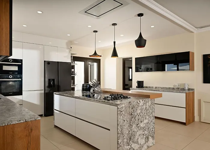 Lioness Exclusive With Pool And Sauna فيلة *