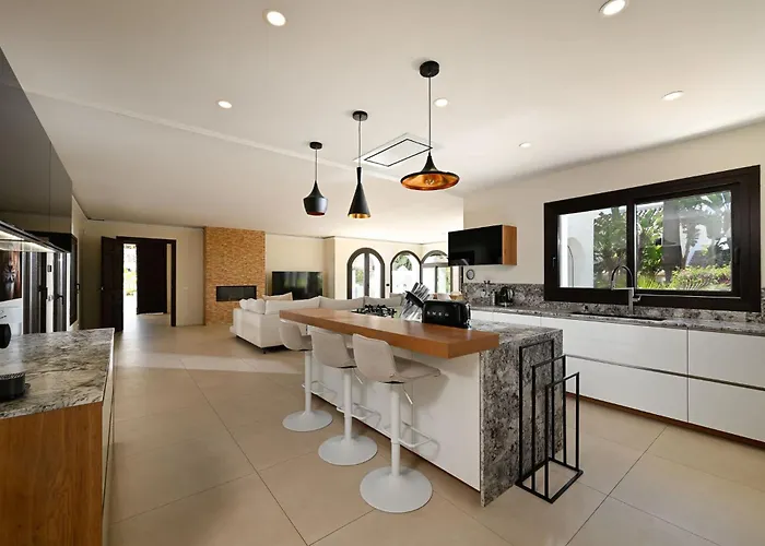 Lioness Exclusive With Pool And Sauna فيلة