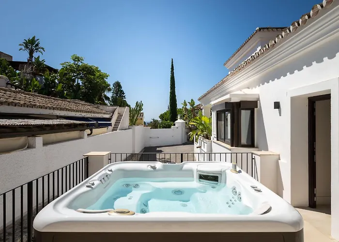 Lioness Exclusive With Pool And Sauna فيلة ماربيا